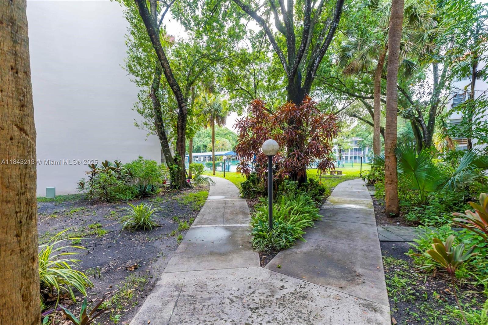 CYPRESS CHASE CONDO NO 8 - Residential