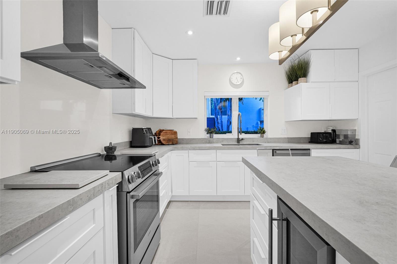 TROPICAL ISLE HOMES SUB 4 - Residential Lease