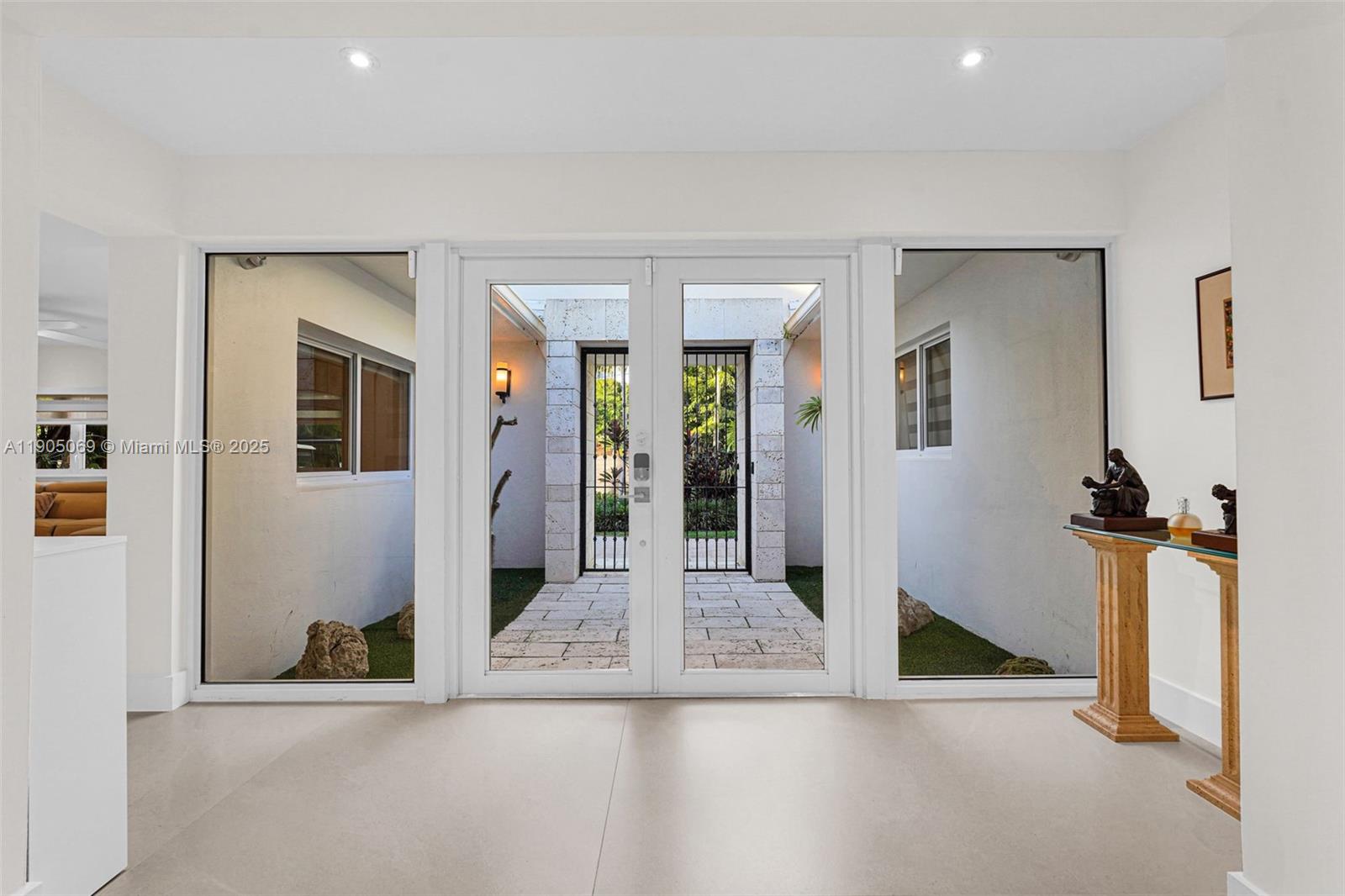 TROPICAL ISLE HOMES SUB 4 - Residential Lease