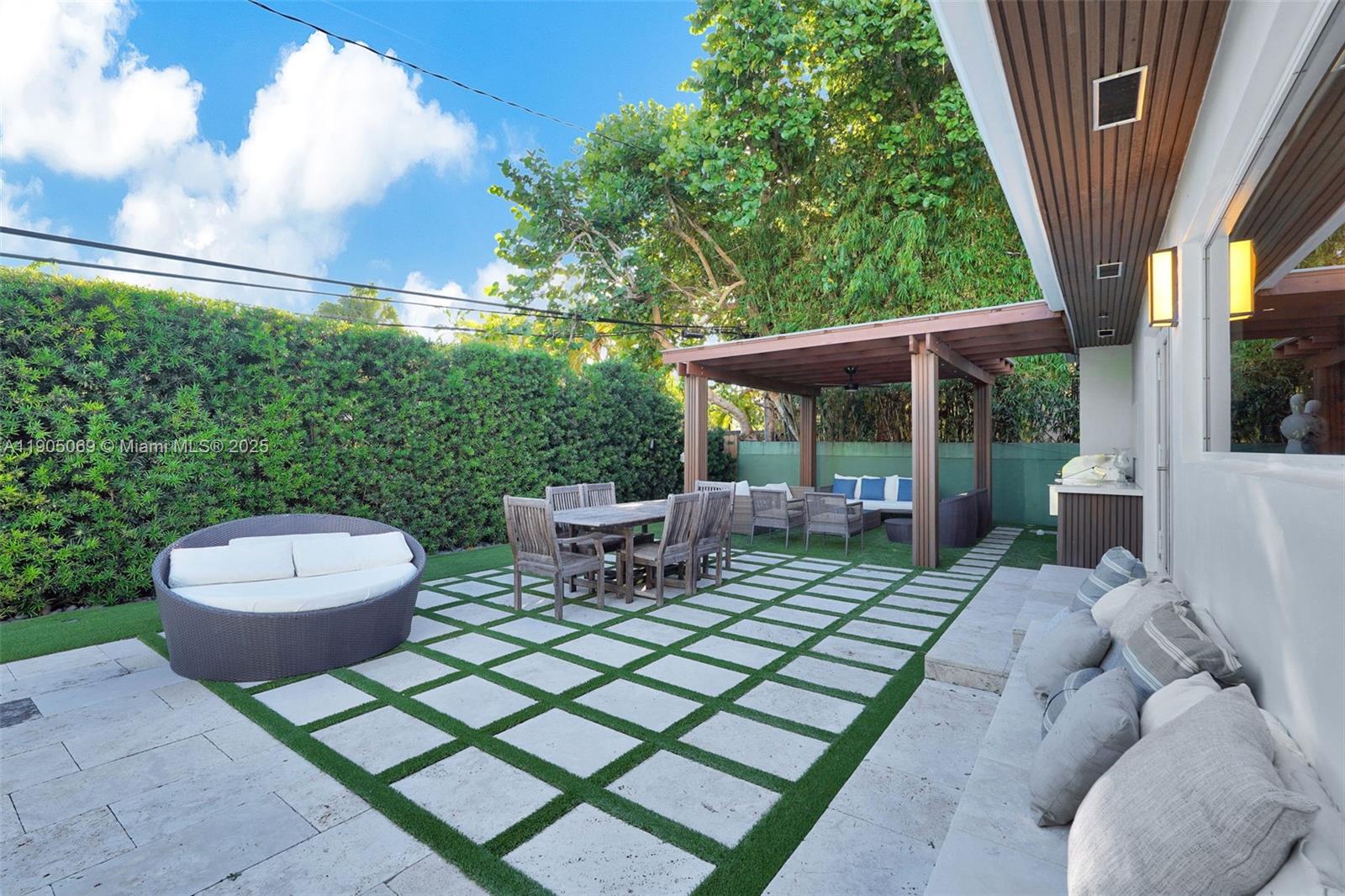 TROPICAL ISLE HOMES SUB 4 - Residential Lease