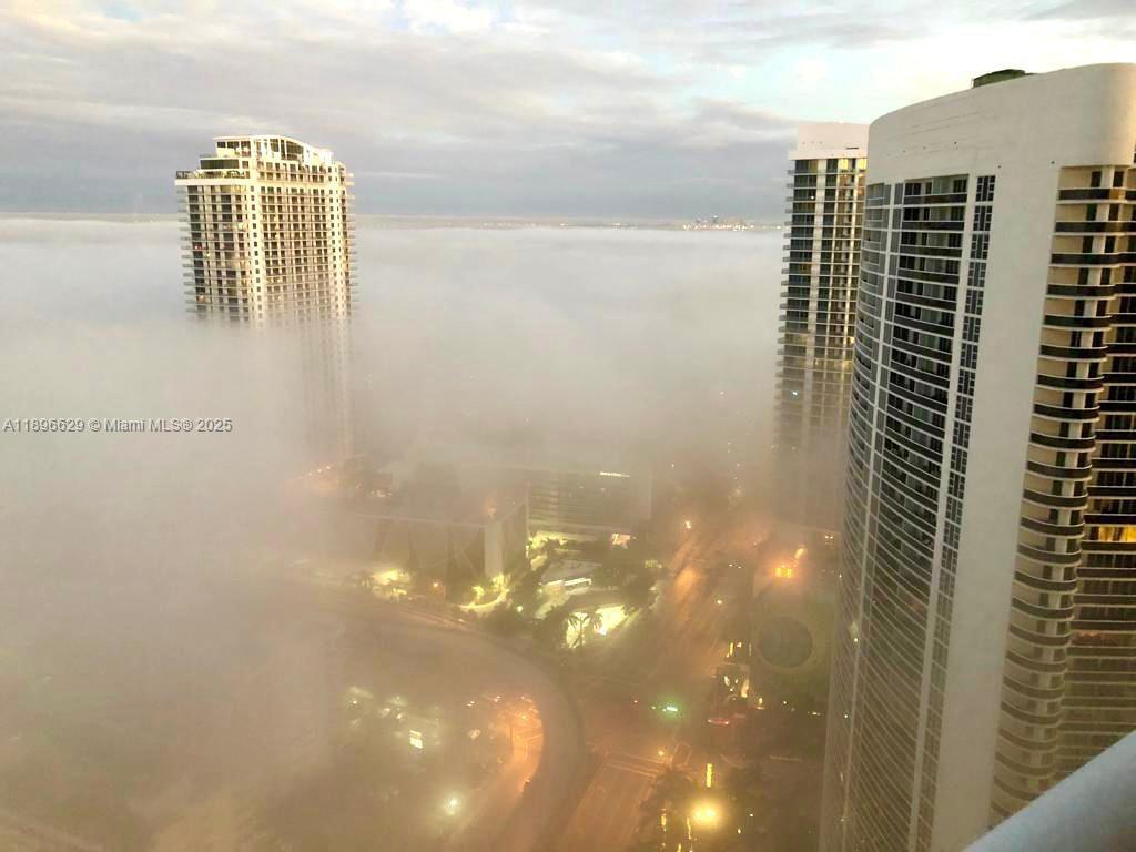 BEACH CLUB CONDO - Residential Lease