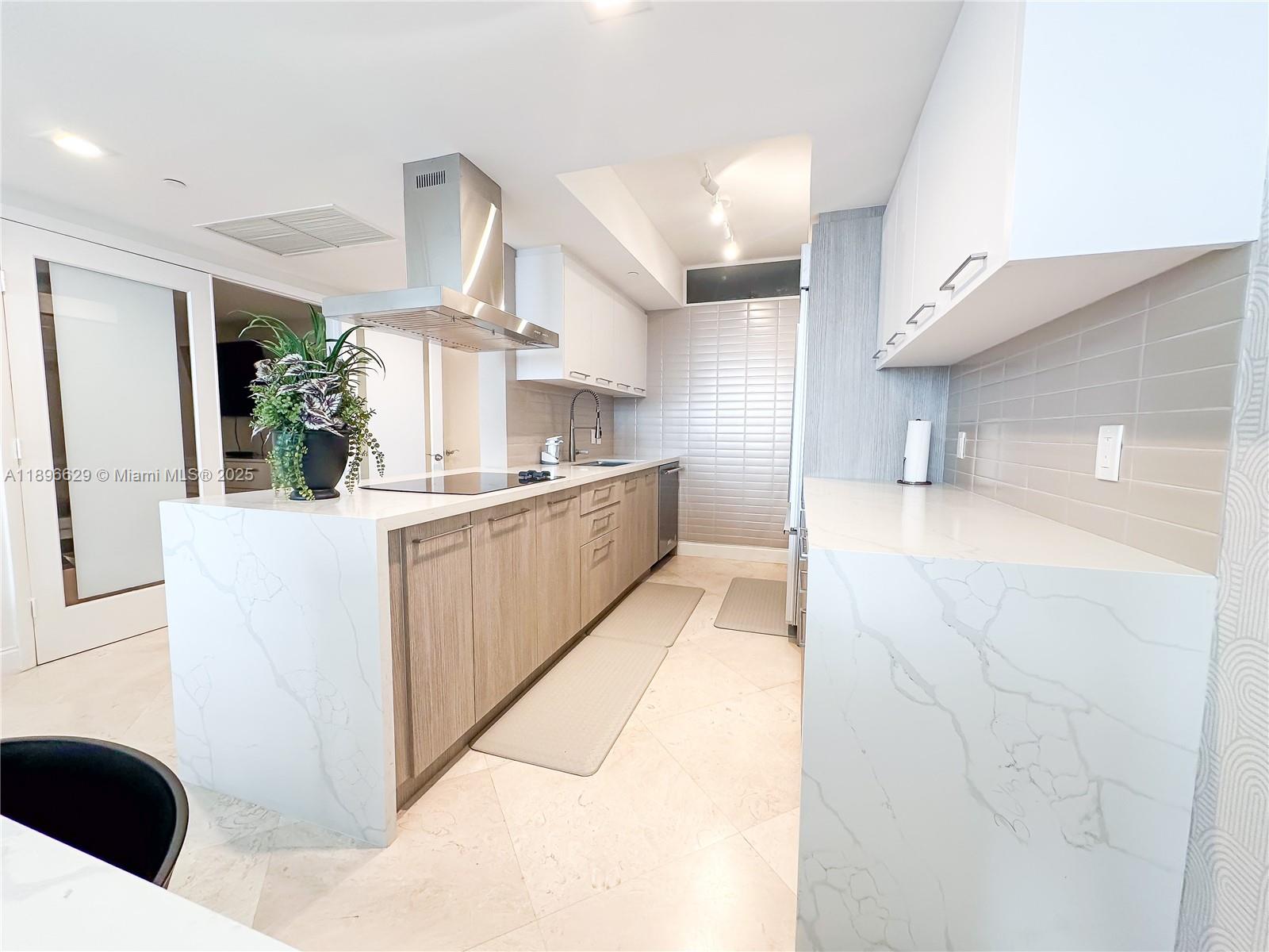 BEACH CLUB CONDO - Residential Lease