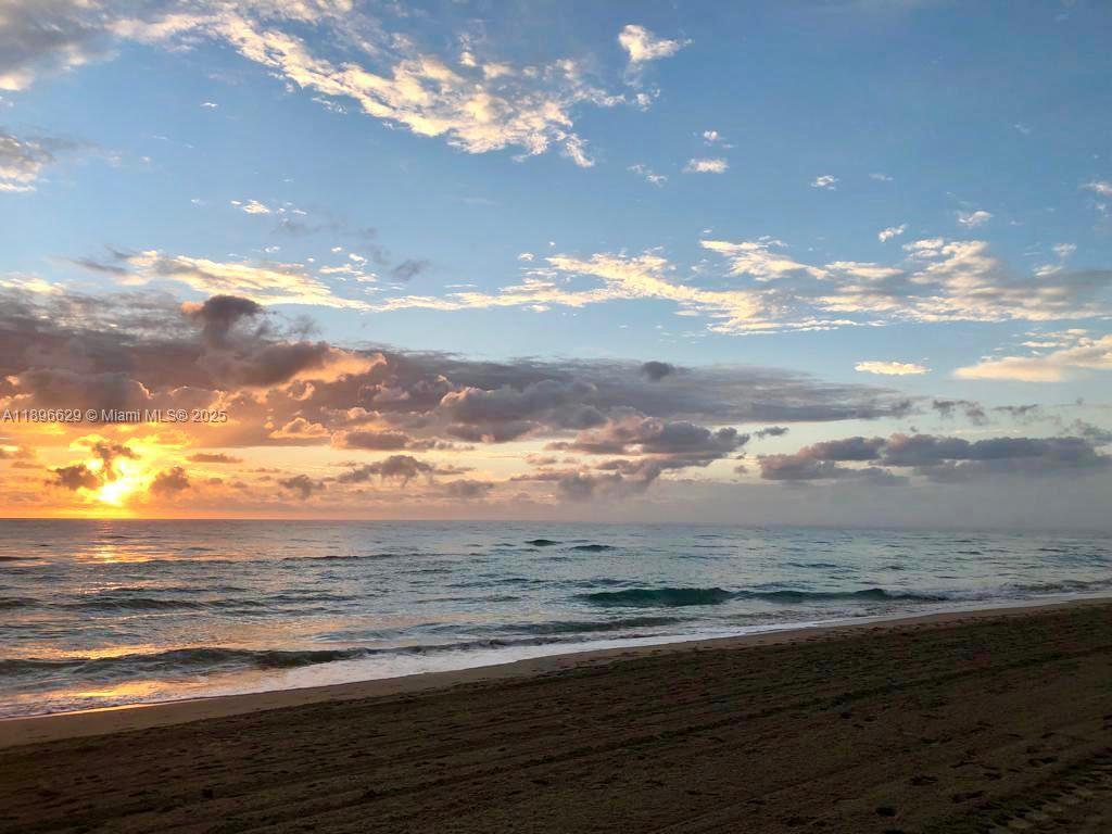 BEACH CLUB CONDO - Residential Lease