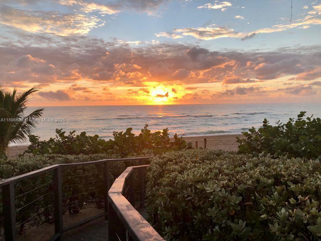 BEACH CLUB CONDO - Residential Lease