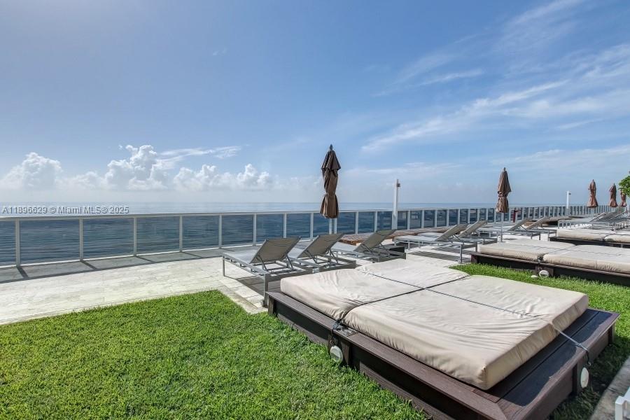 BEACH CLUB CONDO - Residential Lease