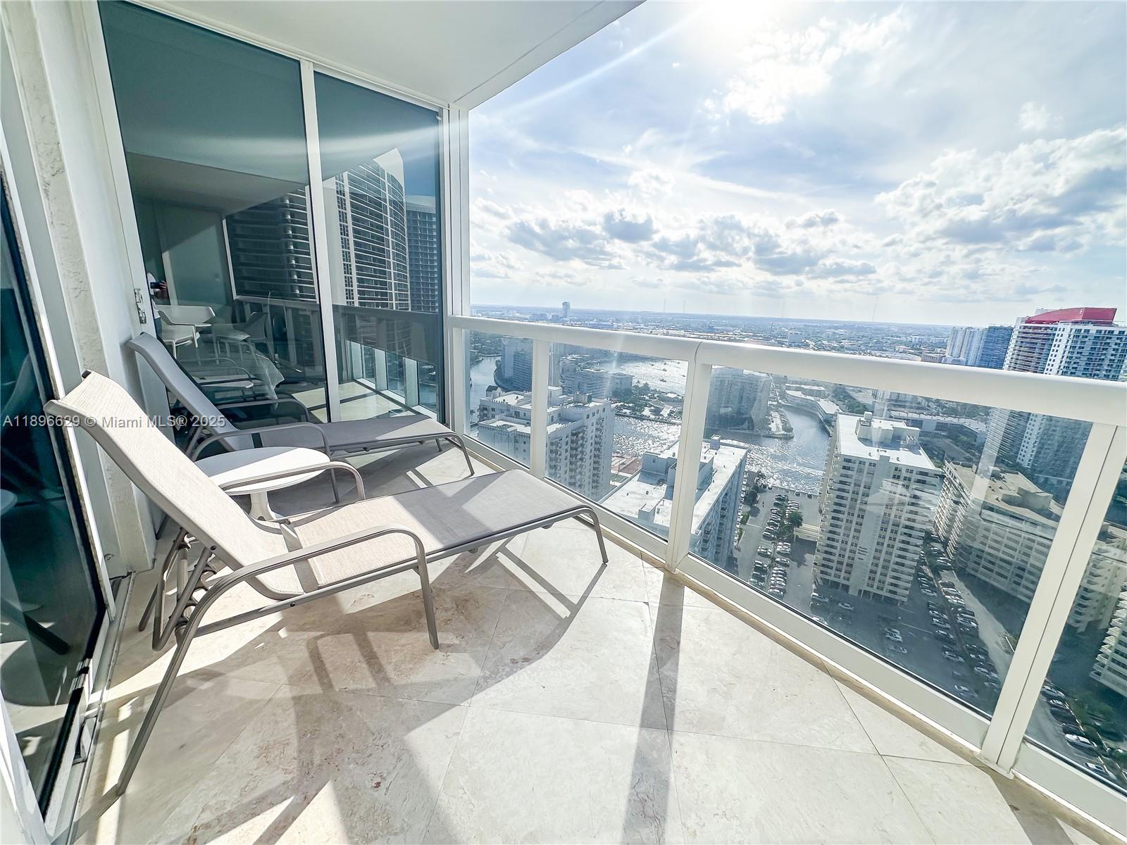 BEACH CLUB CONDO - Residential Lease