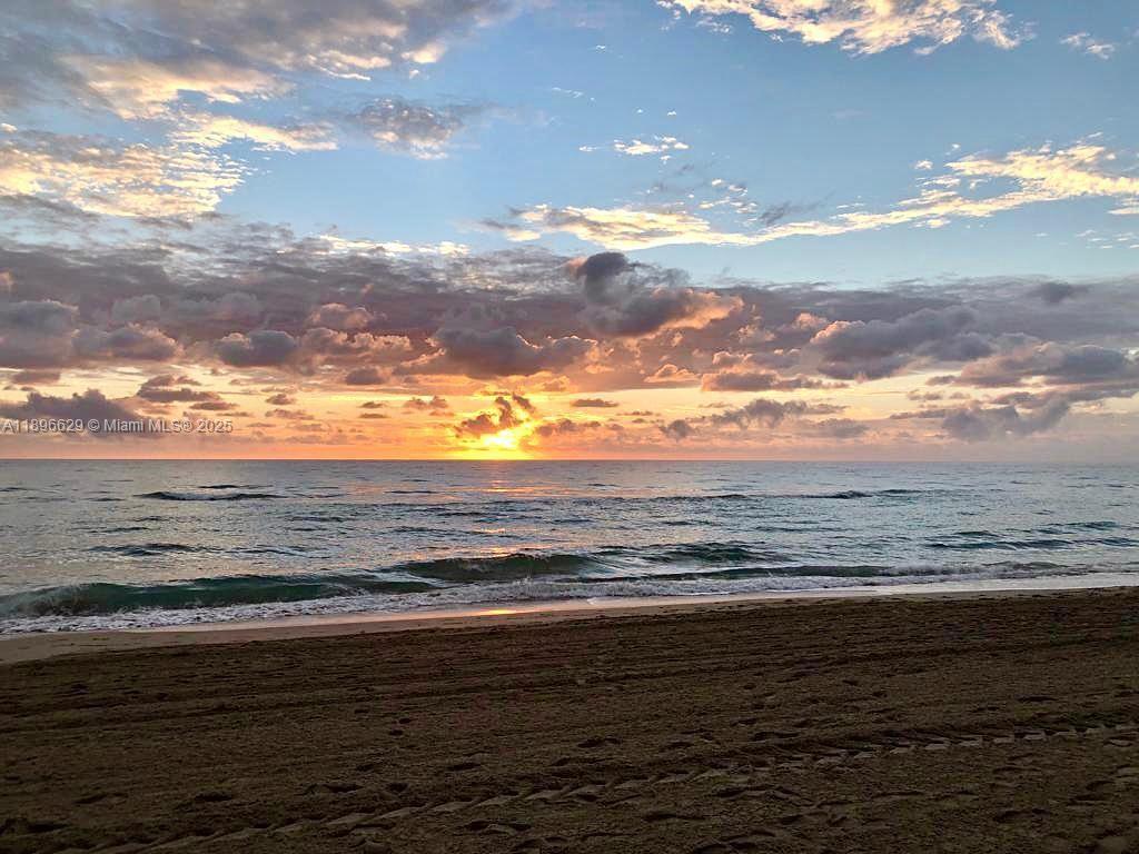 BEACH CLUB CONDO - Residential Lease