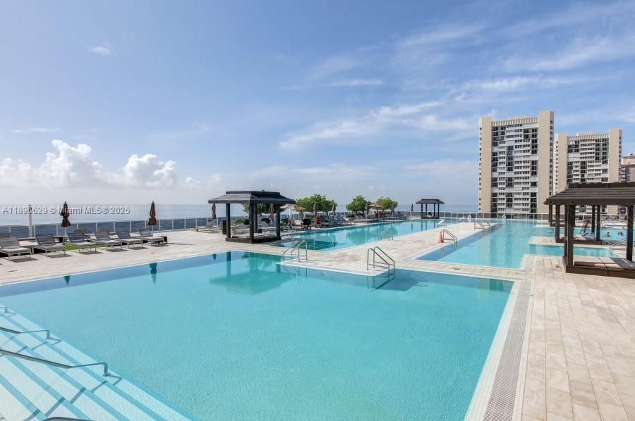 BEACH CLUB CONDO - Residential Lease