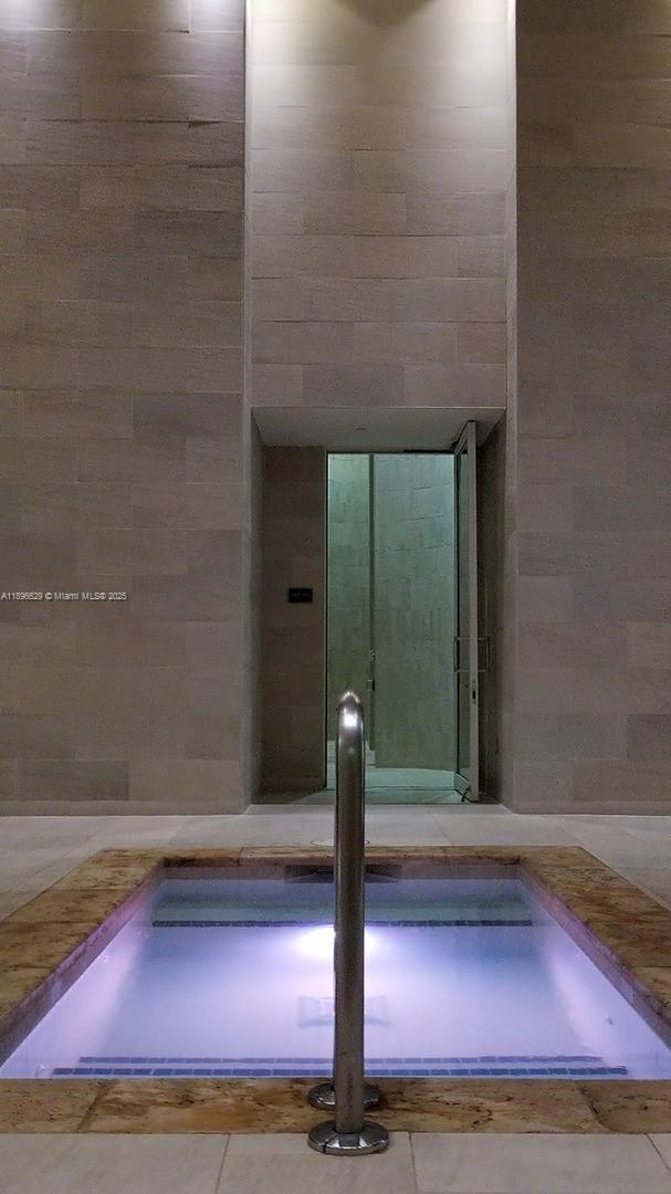 BEACH CLUB CONDO - Residential Lease