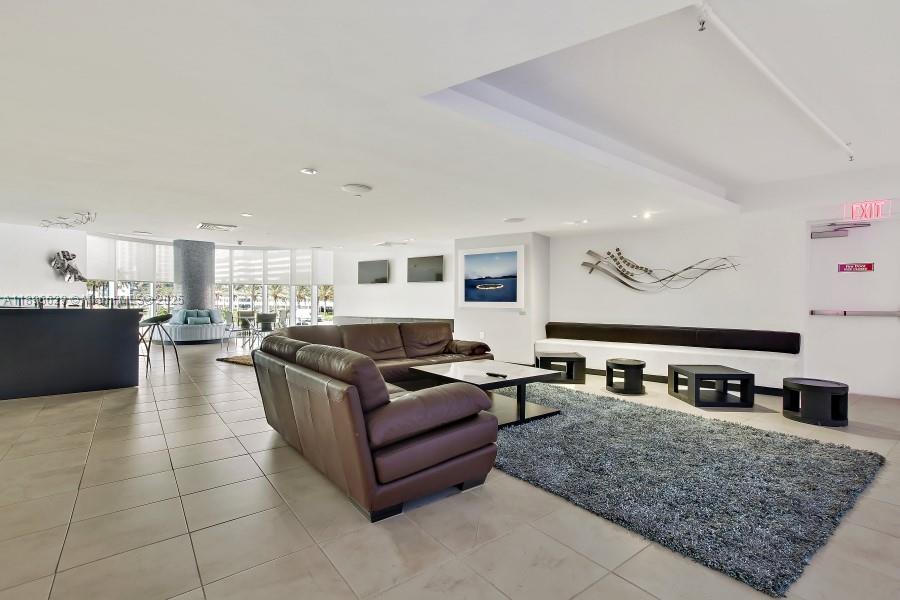 BEACH CLUB CONDO - Residential Lease