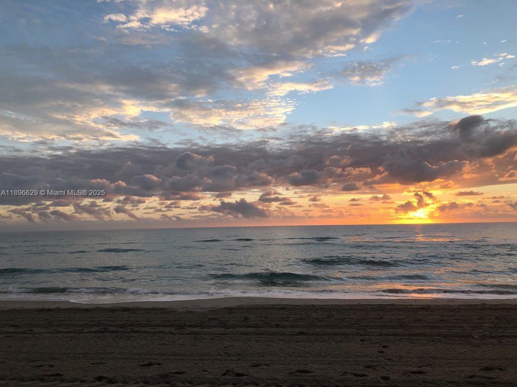 BEACH CLUB CONDO - Residential Lease