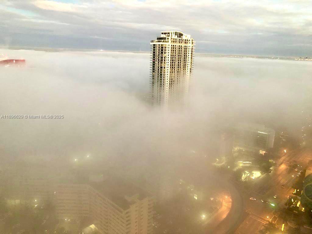 BEACH CLUB CONDO - Residential Lease