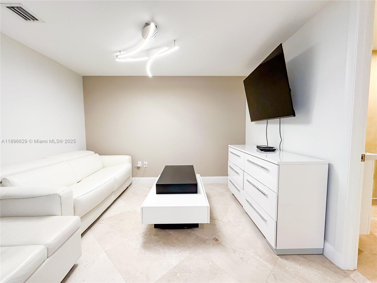 BEACH CLUB CONDO - Residential Lease