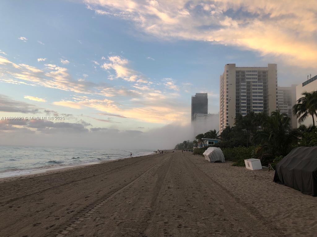 BEACH CLUB CONDO - Residential Lease