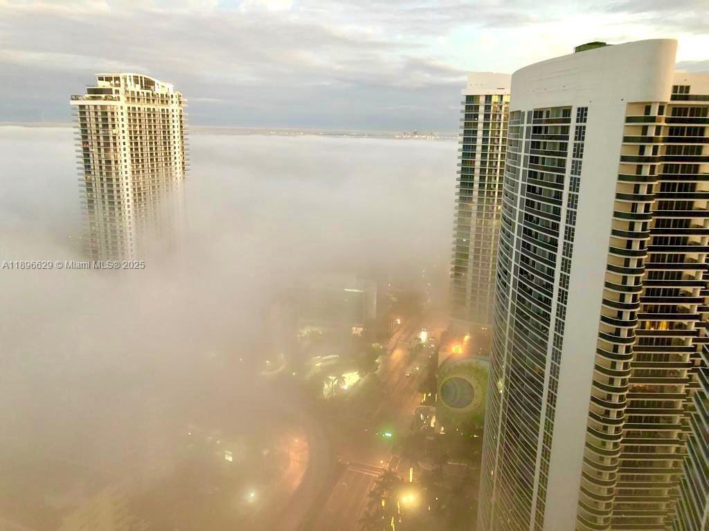 BEACH CLUB CONDO - Residential Lease