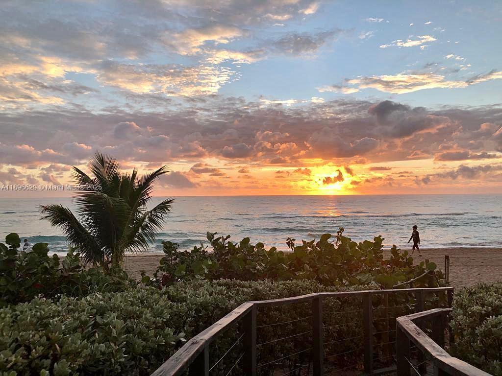 BEACH CLUB CONDO - Residential Lease