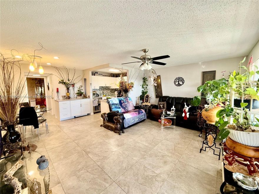 BEAUTIFULL AND REMODELED UNIT 1BED/1BATH AND HALF BATH. LOCATED IN A DESIRABLE COMMUNITY WITH A FULLY EQUIPPED FITNESS CENTER, CLUB HOUSE, BUS SERVICE, POOLS  AT RESIDENT CONVENIENCE. CLOSE TO TURNPIKE, RESTAURANTS, SHOPPING AND BEACHES. READY TO LIVE BRING YOUR TOOTHBRUSH.