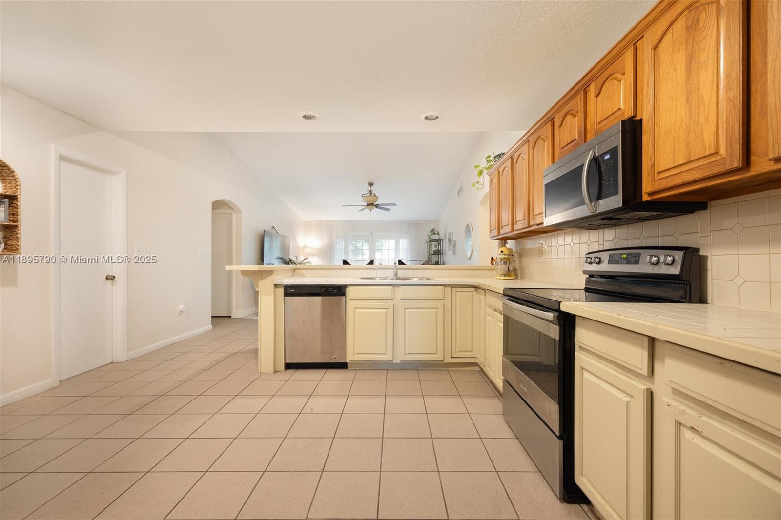 LAKES BY THE BAY SEC 4 - Residential