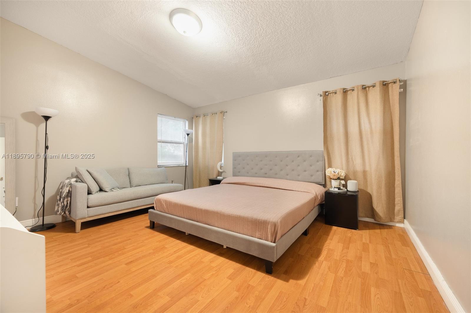 LAKES BY THE BAY SEC 4 - Residential