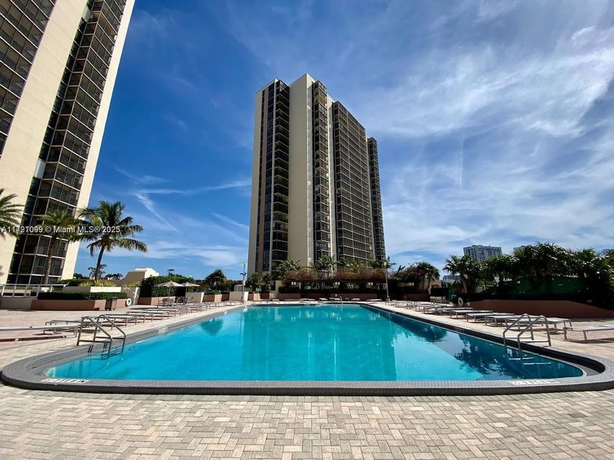 Beautiful 1 Bed/ 2 Bath + DEN For Sale. BEST VIEW in the building. Easily converted to two bedrooms. Located in the heart of Aventura. Building has brand new lobby and renovations. Unit has tile throughout with the exception to carpet in master bedroom. MUST SEE to appreciate.
