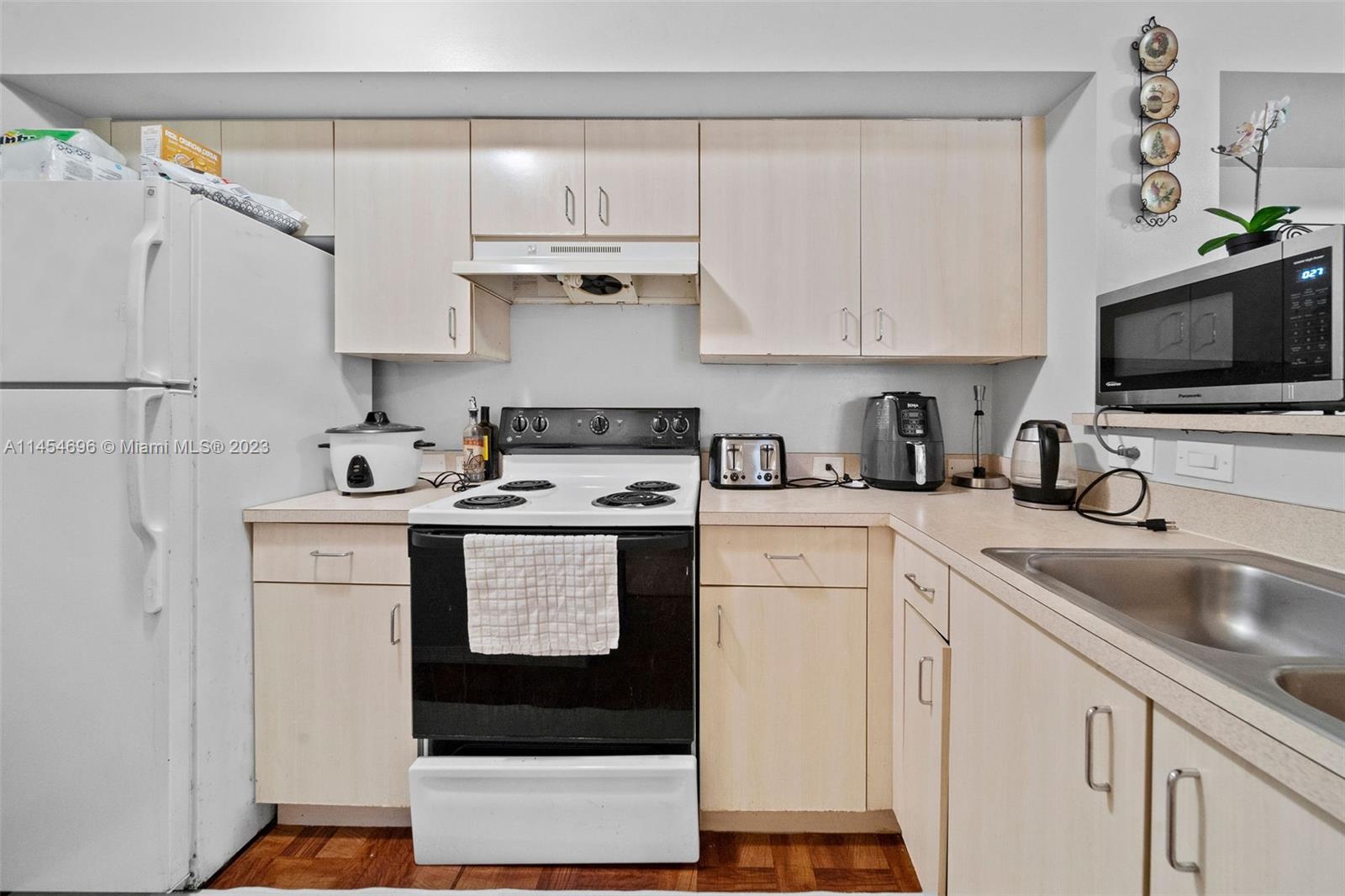 DEVONAIRE CONDO AT PEMBRO - Residential