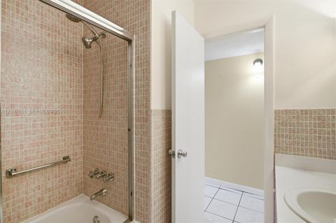 Tiny photo for 5300 Washington St #G323, Hollywood, FL 33021 (MLS # A12007851)