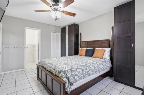 Tiny photo for 5300 Washington St #G323, Hollywood, FL 33021 (MLS # A12007851)