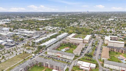 Tiny photo for 5300 Washington St #G323, Hollywood, FL 33021 (MLS # A12007851)