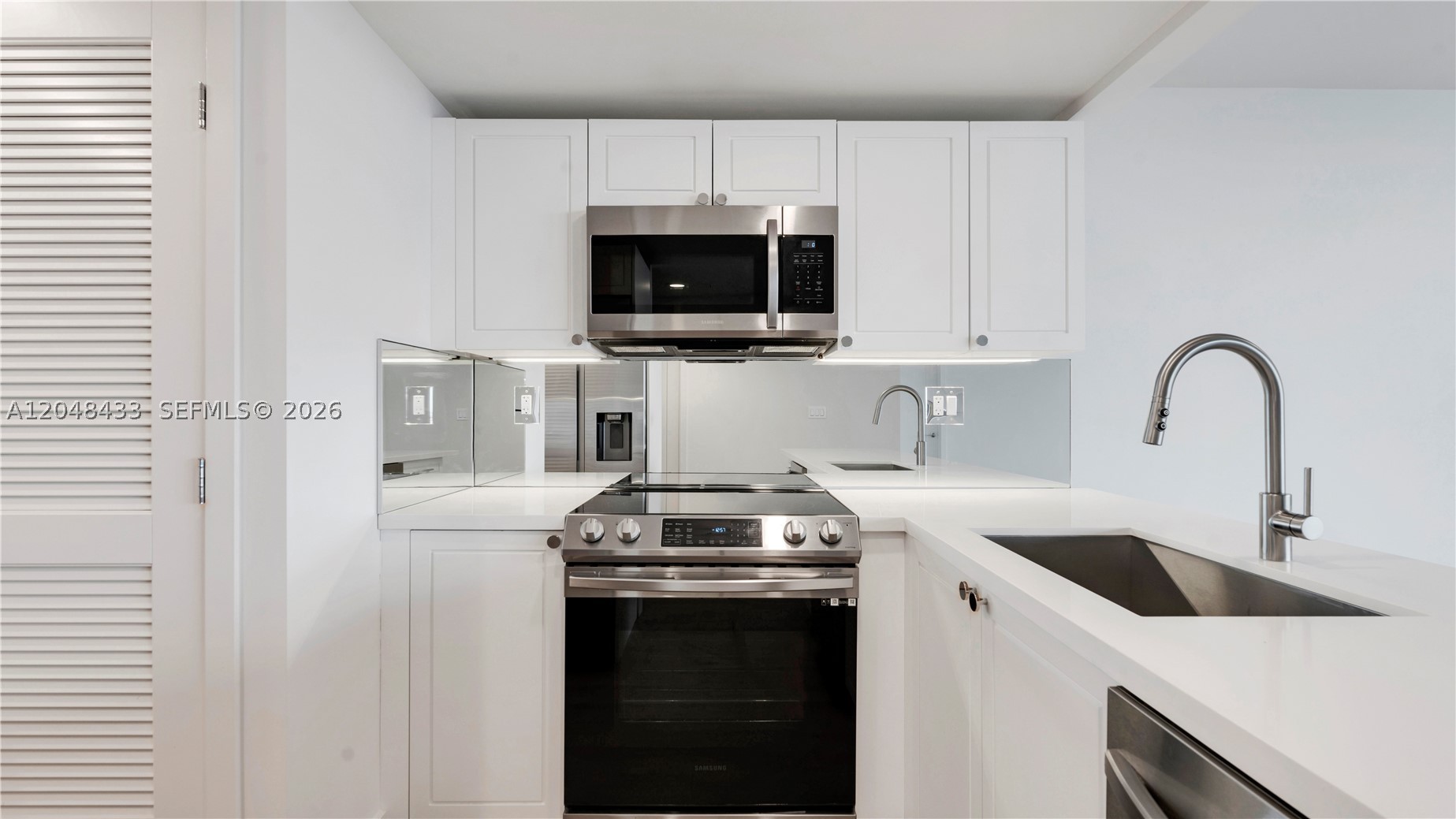 555 NE 34th St 2108