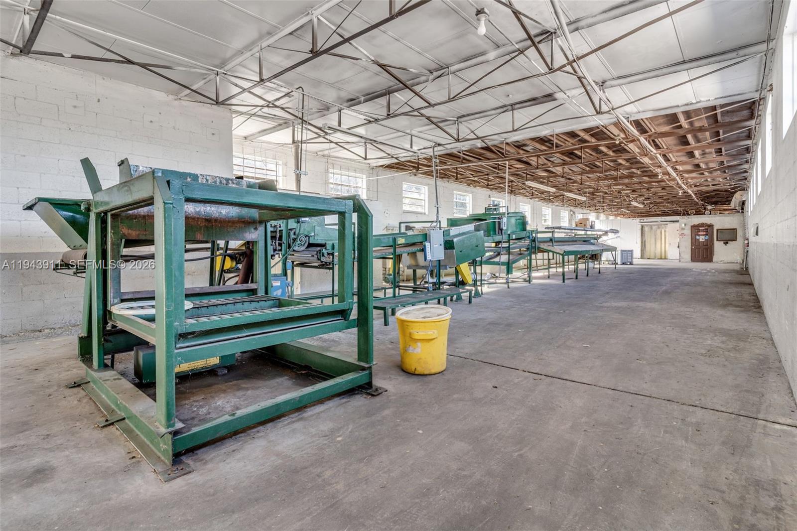 REDLAND-  RENT 10K MONTH - Land