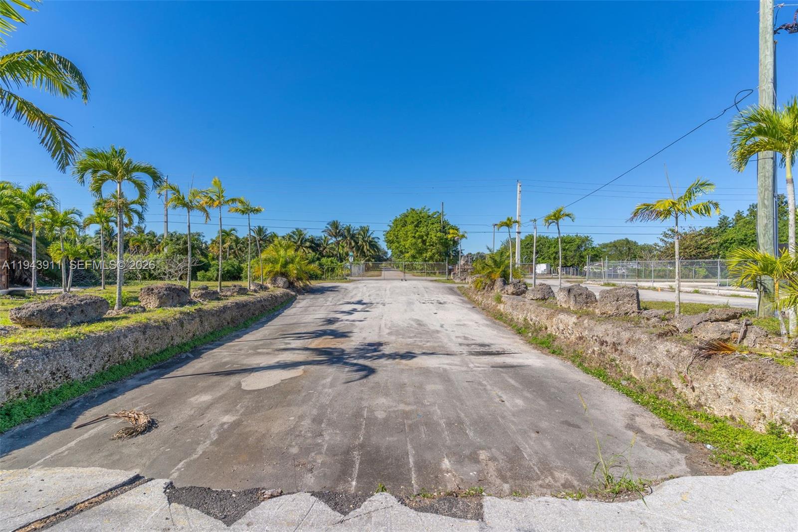 REDLAND-  RENT 10K MONTH - Land