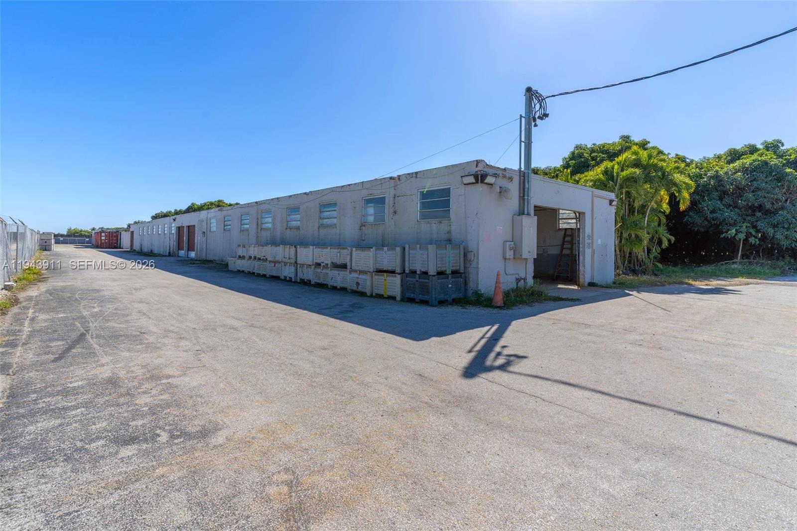 REDLAND-  RENT 10K MONTH - Land