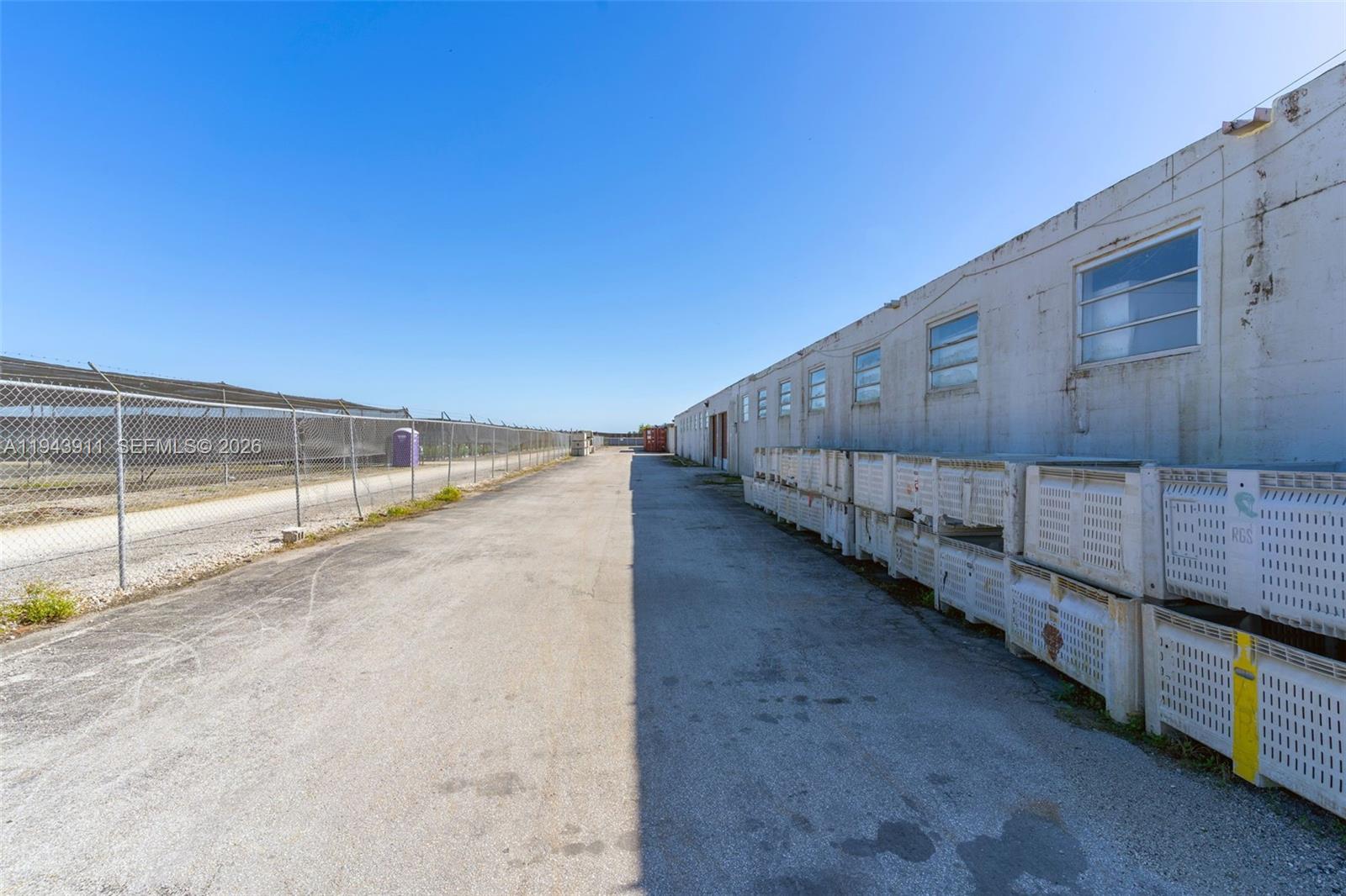 REDLAND-  RENT 10K MONTH - Land