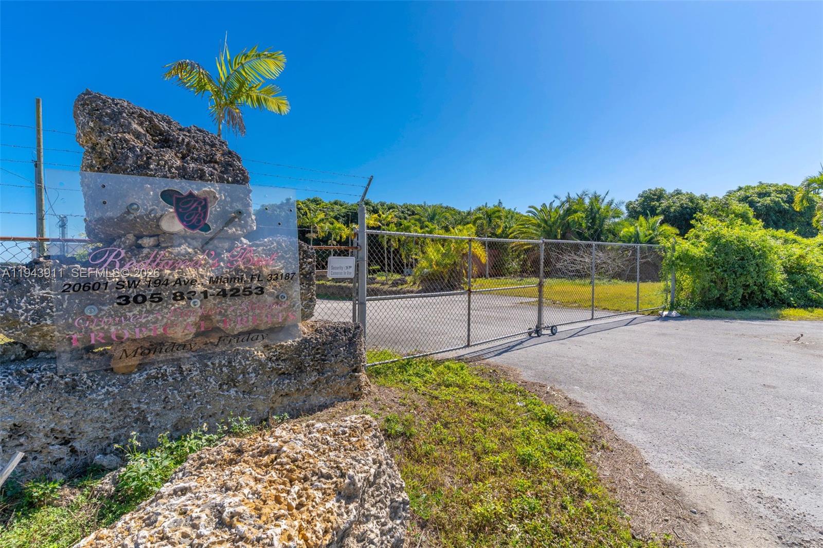 REDLAND-  RENT 10K MONTH - Land