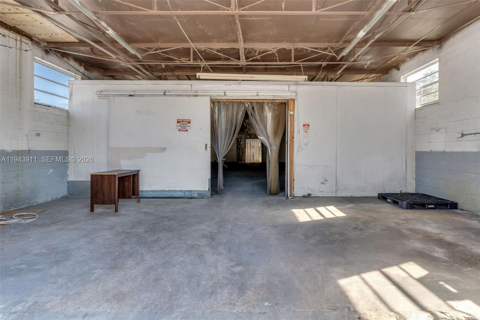 REDLAND-  RENT 10K MONTH - Land