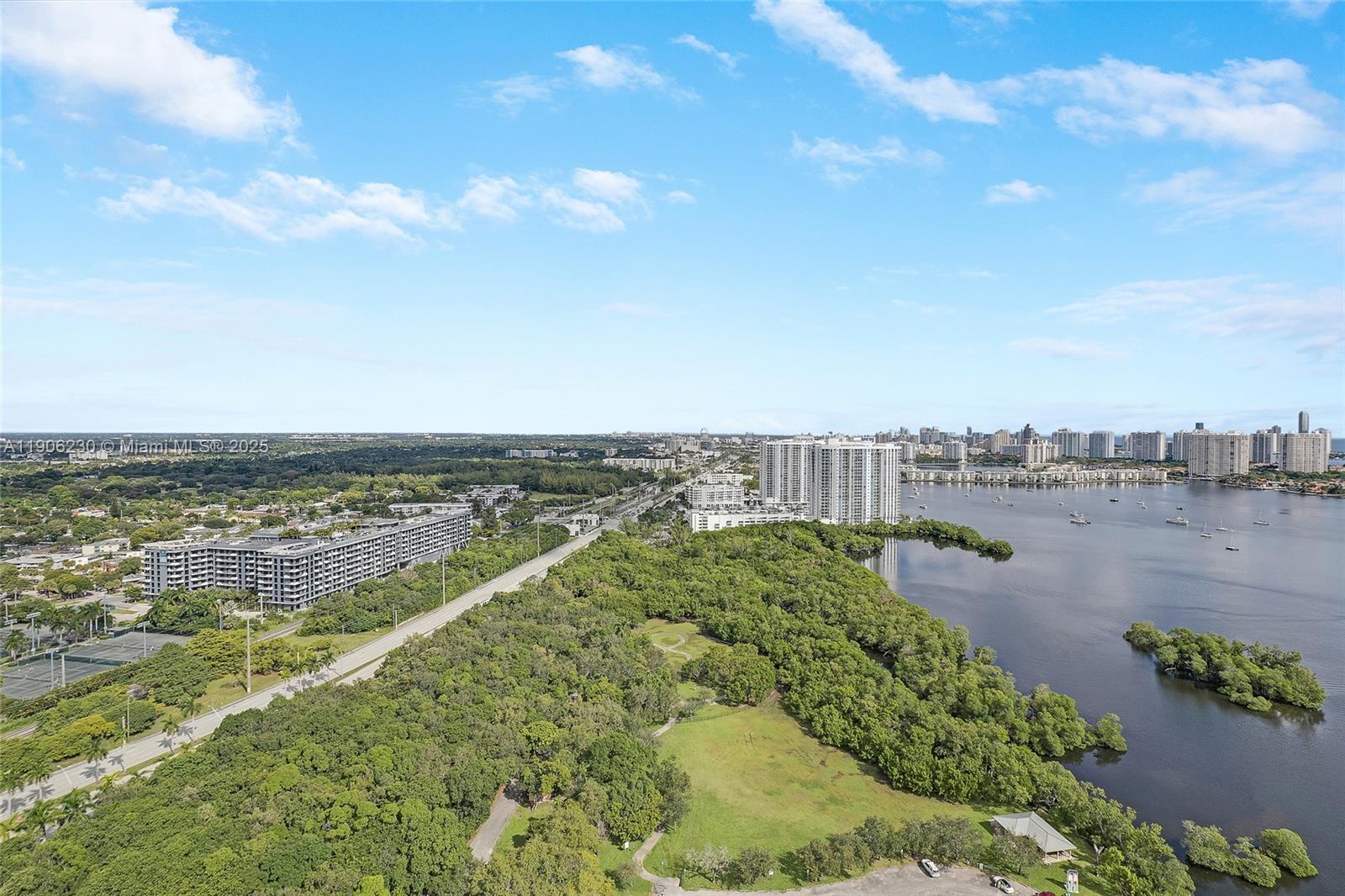 THE HARBOUR NORTH CONDO - Residential