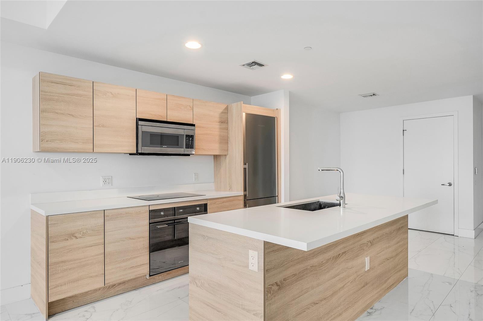 THE HARBOUR NORTH CONDO - Residential