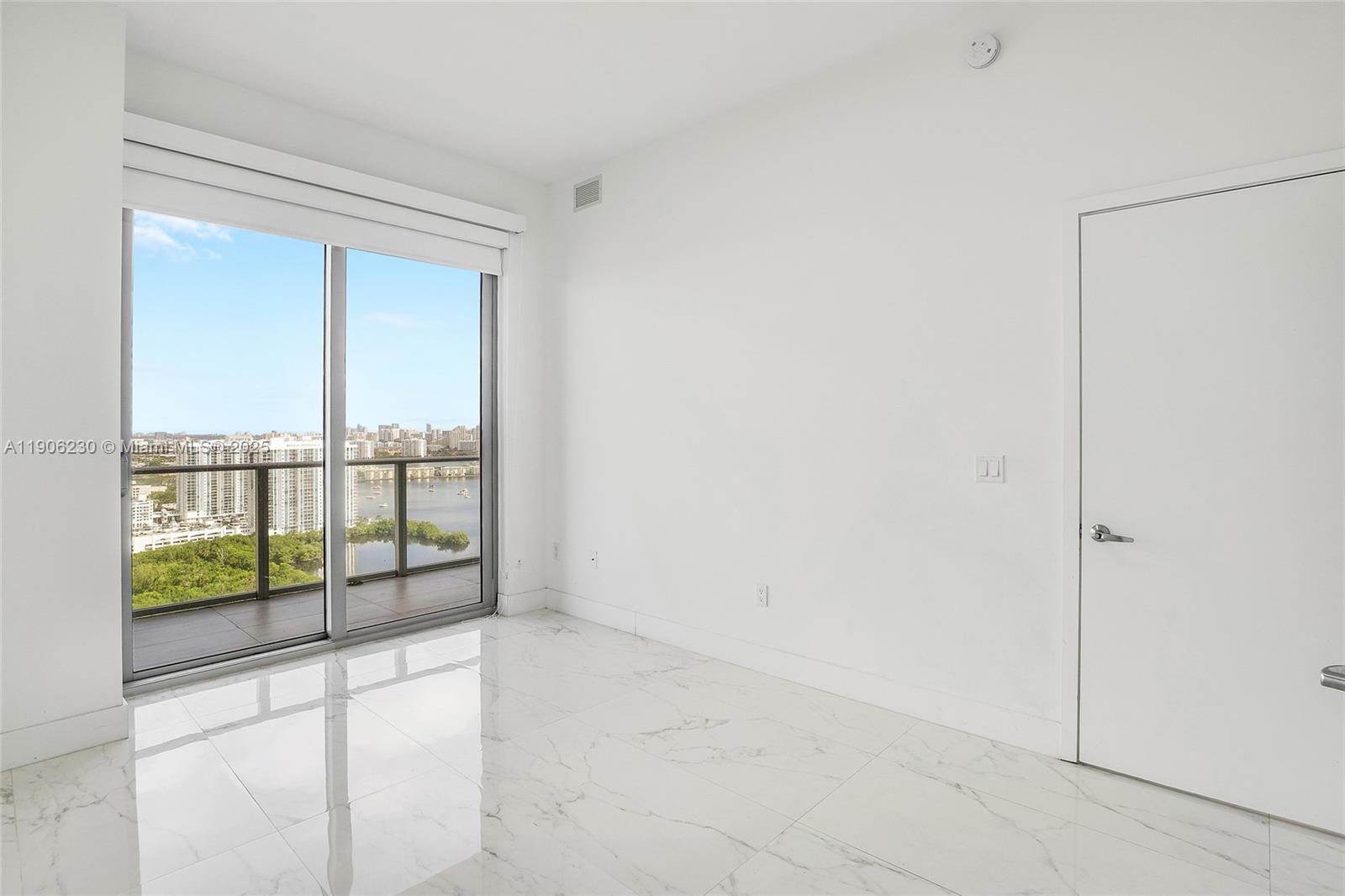 THE HARBOUR NORTH CONDO - Residential