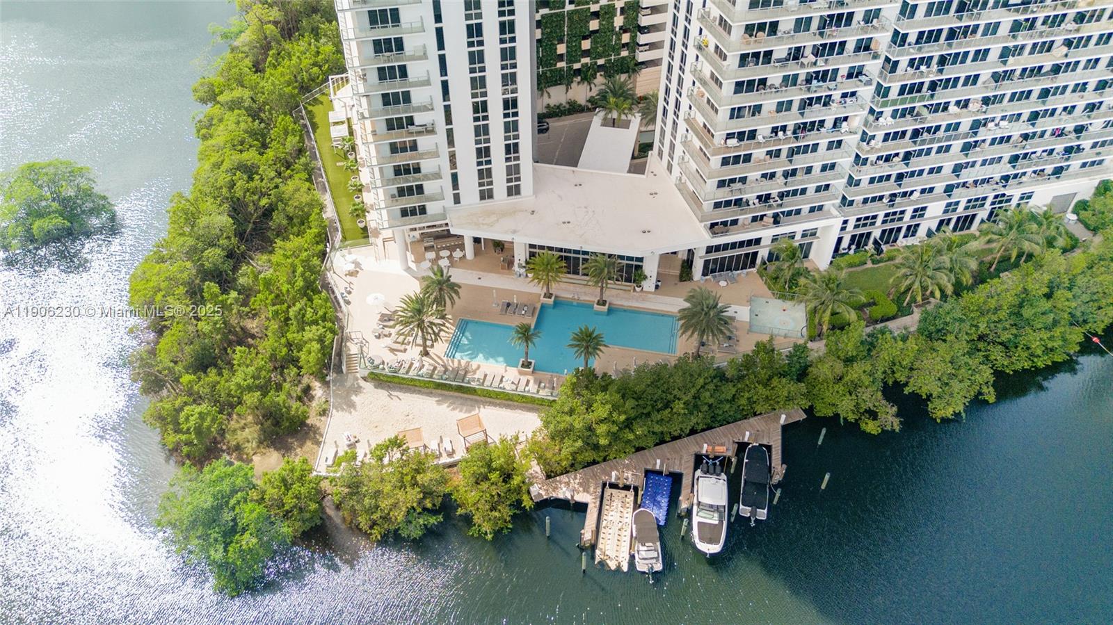 THE HARBOUR NORTH CONDO - Residential