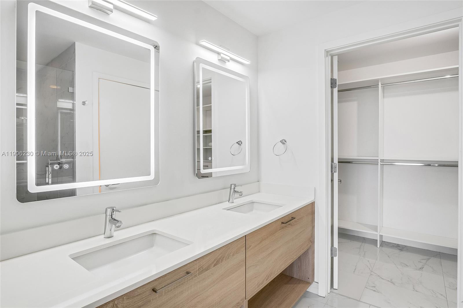 THE HARBOUR NORTH CONDO - Residential