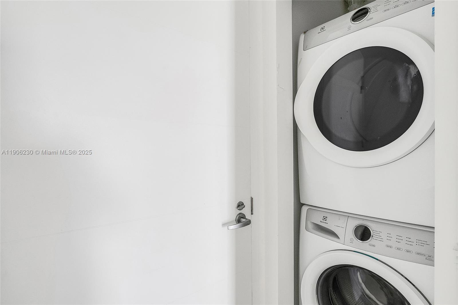 THE HARBOUR NORTH CONDO - Residential