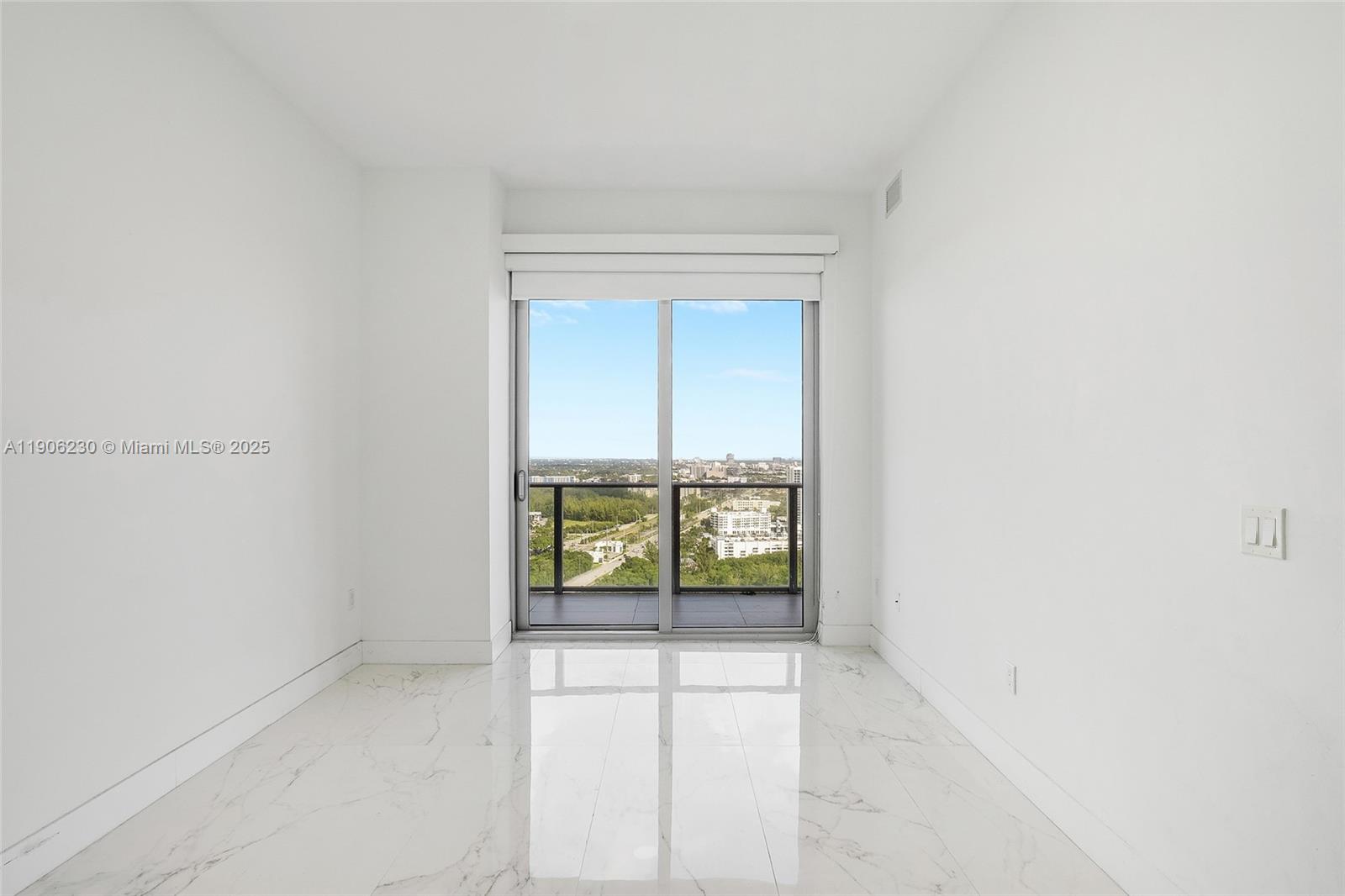 THE HARBOUR NORTH CONDO - Residential