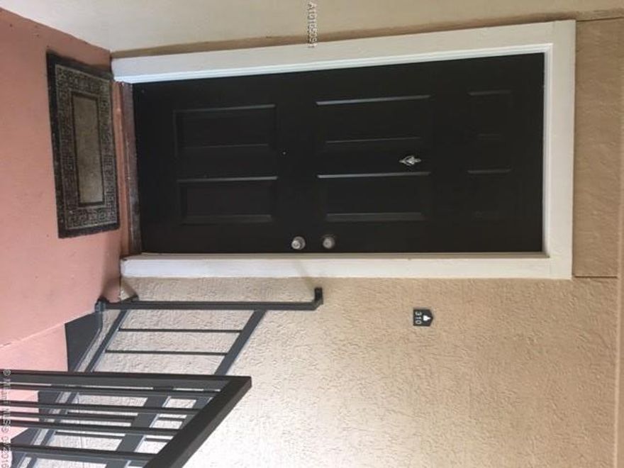 UNIT 1/1 EXCELLENT CONDITION.IT IS COZY AND READY TO MOVE IN .EXCELLENT SCHOOLS.GOOD AREA.LOW MAINTENANCE.TWO PARKING ASSIGNED TO THIS UNIT.TOTALLY UPDATED KITCHEN COUNTER GRANITE ,BACKSPLASH. CERAMIC IN KITCHEN AND BALCONY.