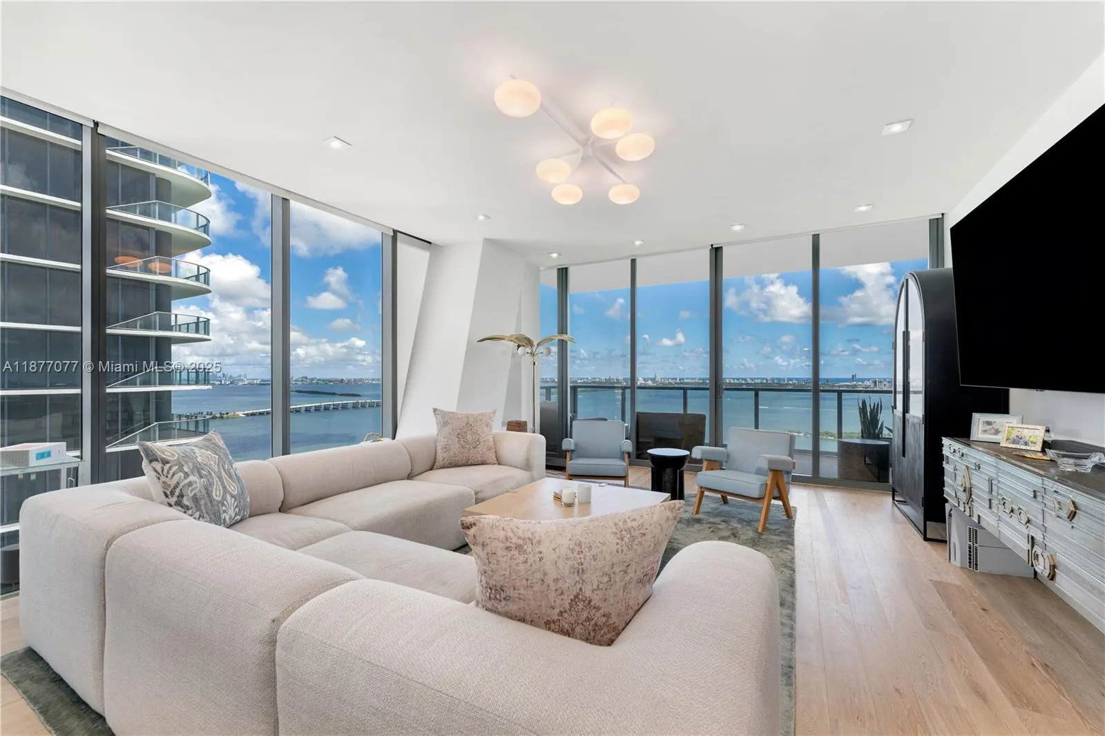 Miami, Florida 33137, United States, 4 Bedrooms Bedrooms, ,6 BathroomsBathrooms,Residential,Active,210516