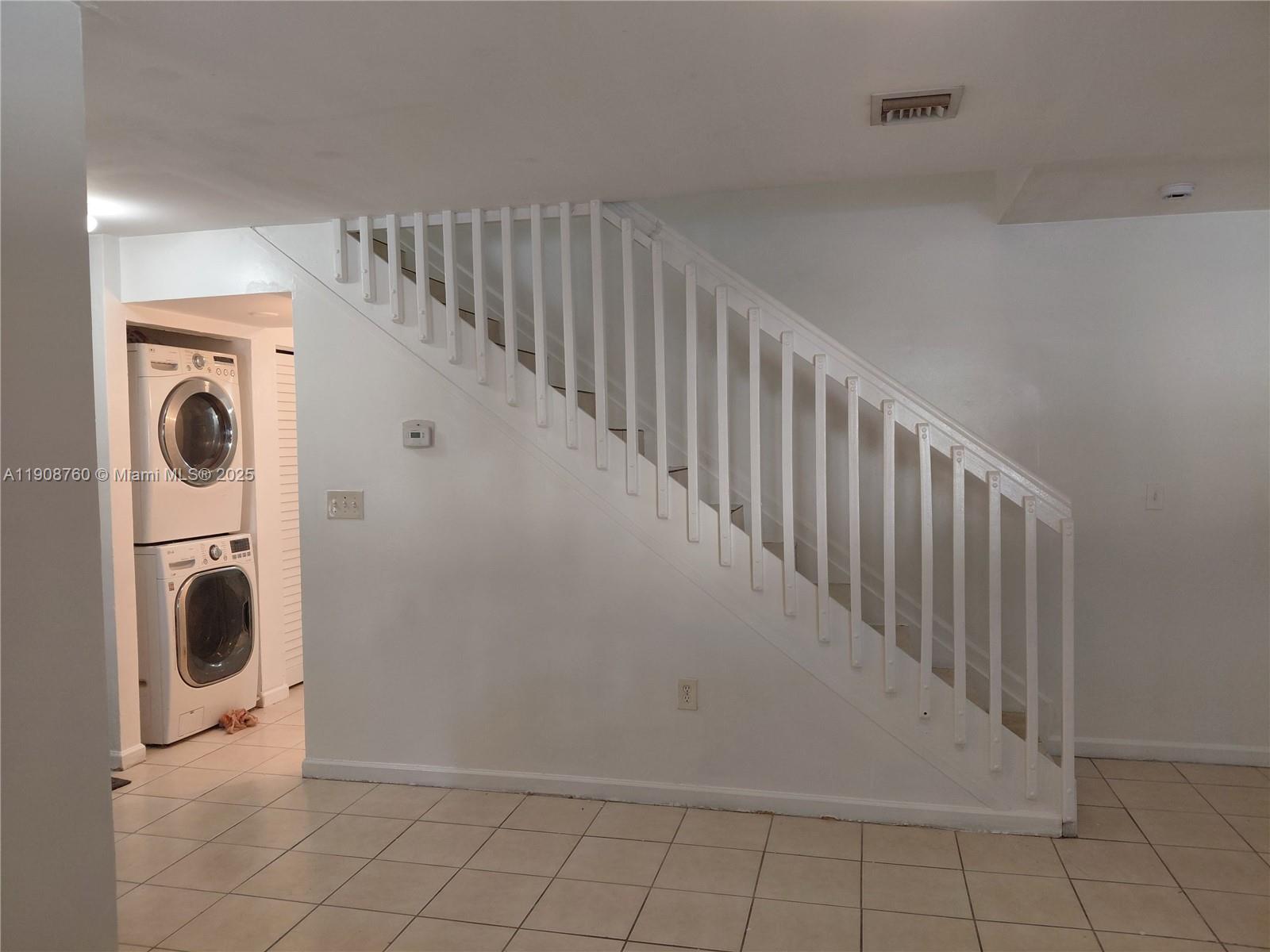 MEMORIAL VILLAS CONDO - Residential Lease