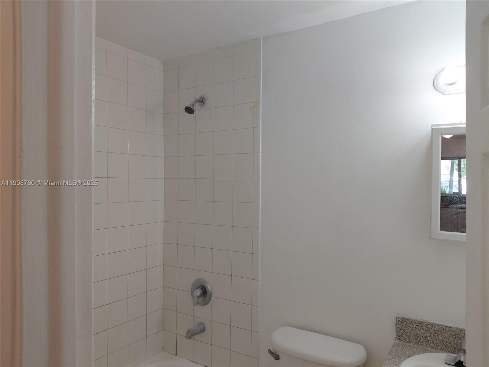 MEMORIAL VILLAS CONDO - Residential Lease