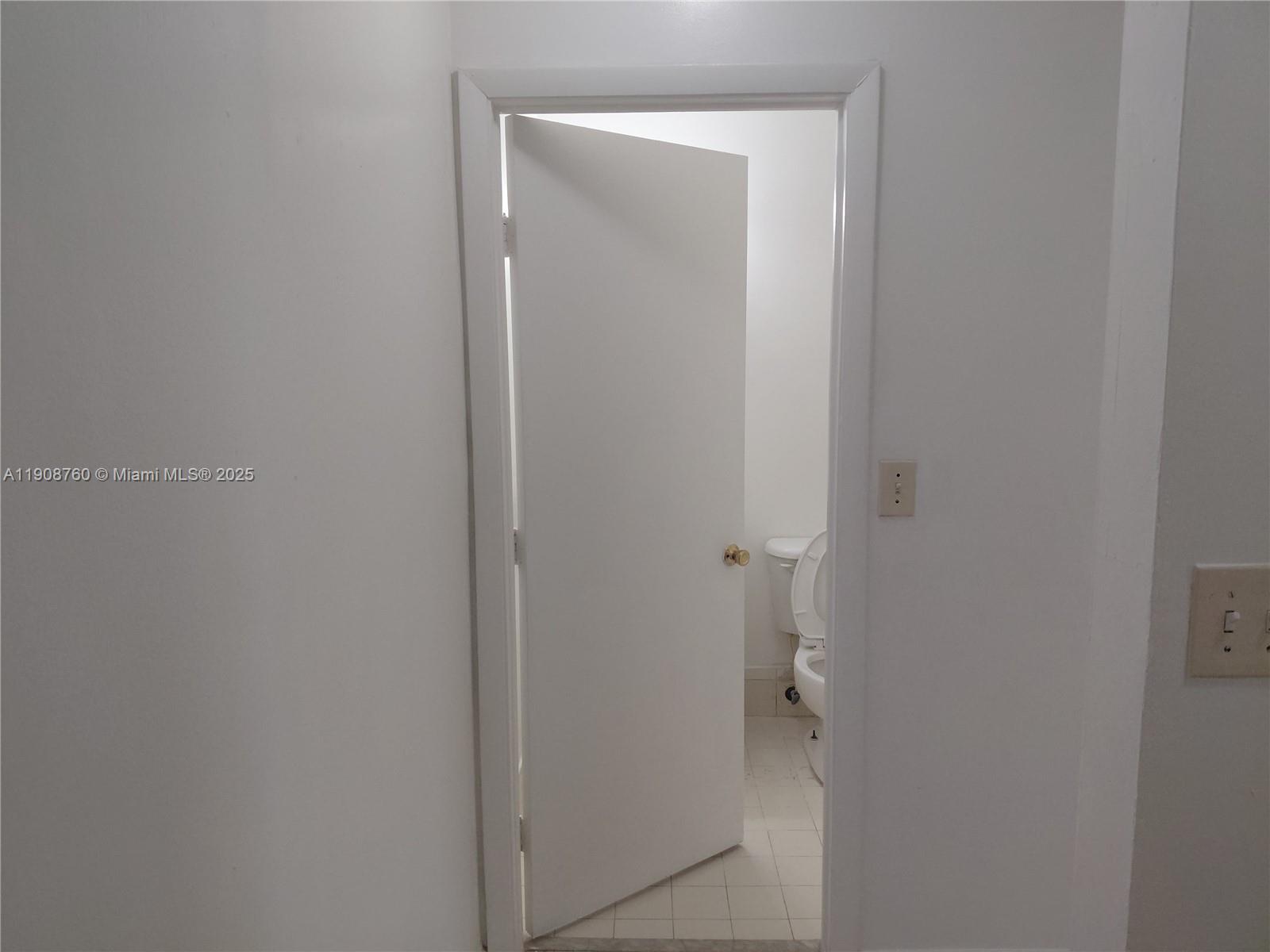 MEMORIAL VILLAS CONDO - Residential Lease