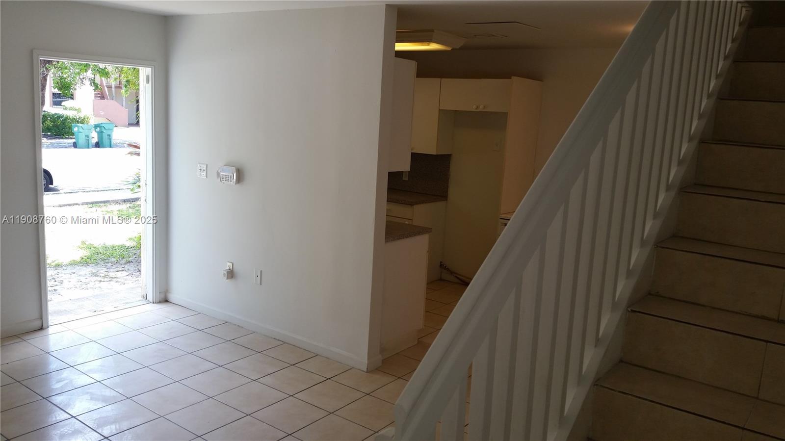 MEMORIAL VILLAS CONDO - Residential Lease