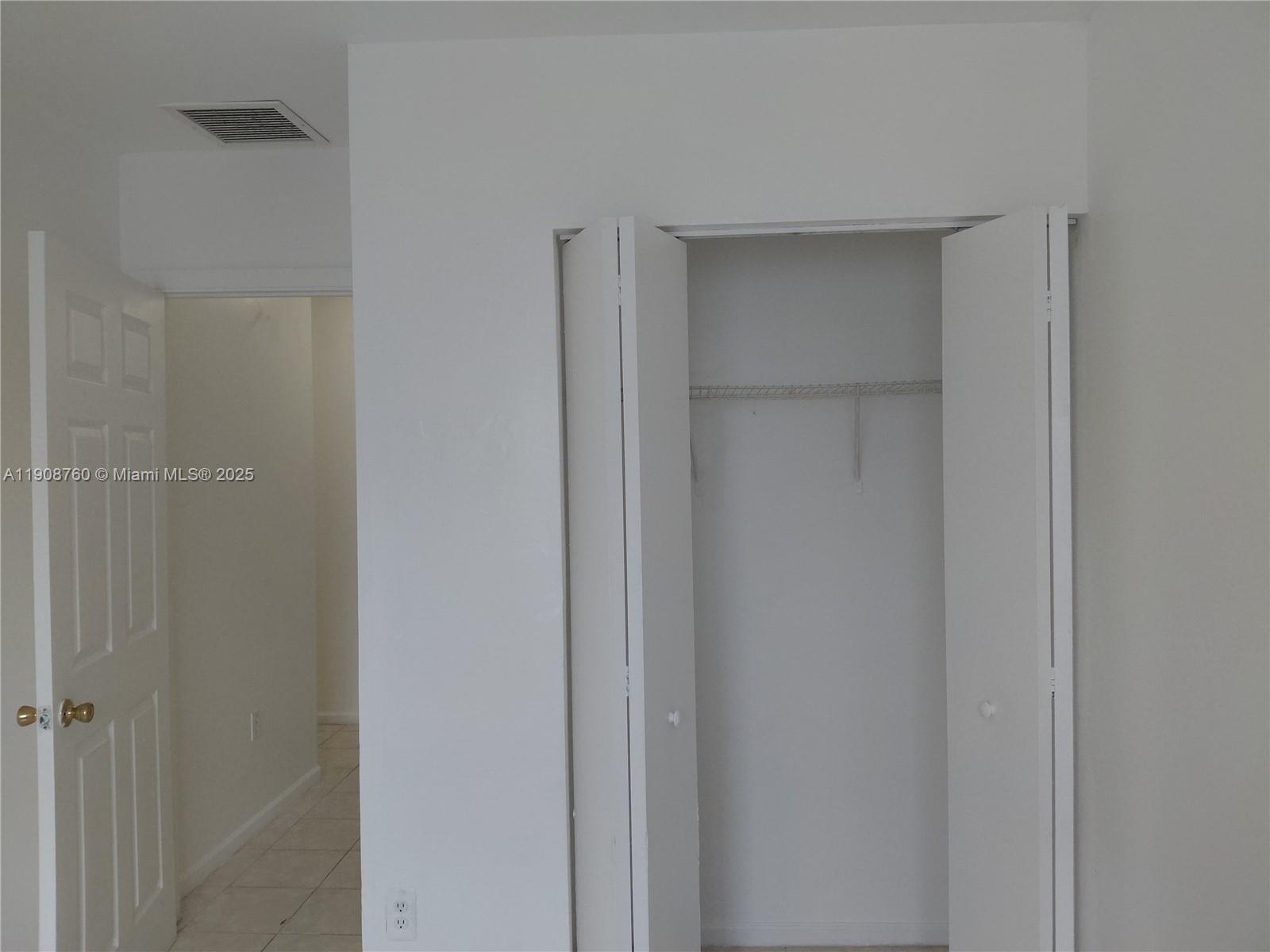 MEMORIAL VILLAS CONDO - Residential Lease