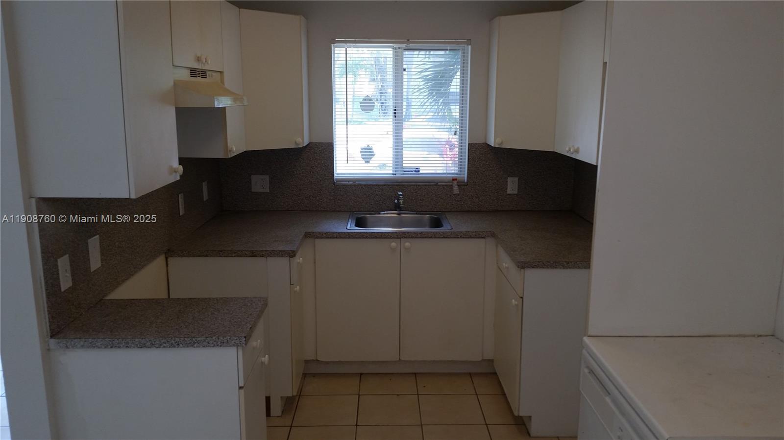 MEMORIAL VILLAS CONDO - Residential Lease